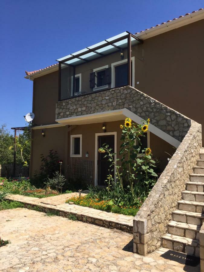 Vervekis Apartments Fiskardo Exterior foto